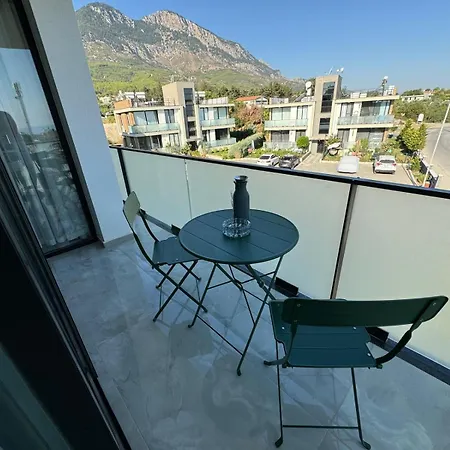 Penthouse In Lapta, A Cozy Coastal Retreat *