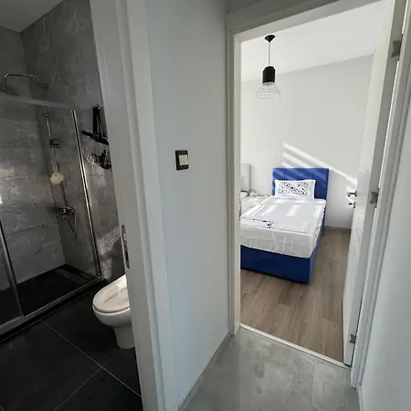 Penthouse In Lapta, A Cozy Coastal Retreat Apartment