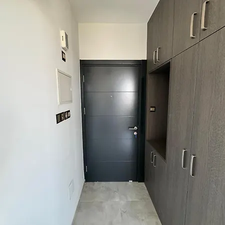 Penthouse In Lapta, A Cozy Coastal Retreat Apartment