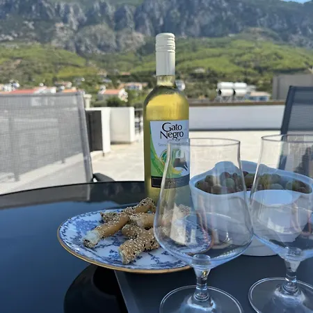 Penthouse In Lapta, A Cozy Coastal Retreat *