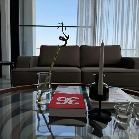 Penthouse In Lapta, A Cozy Coastal Retreat *