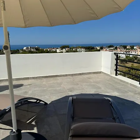 Penthouse In Lapta, A Cozy Coastal Retreat דירה *