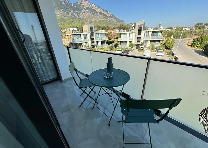 Penthouse In Lapta, A Cozy Coastal Retreat *