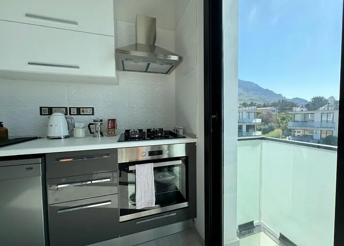 Appartamento Penthouse In Lapta, A Cozy Coastal Retreat *