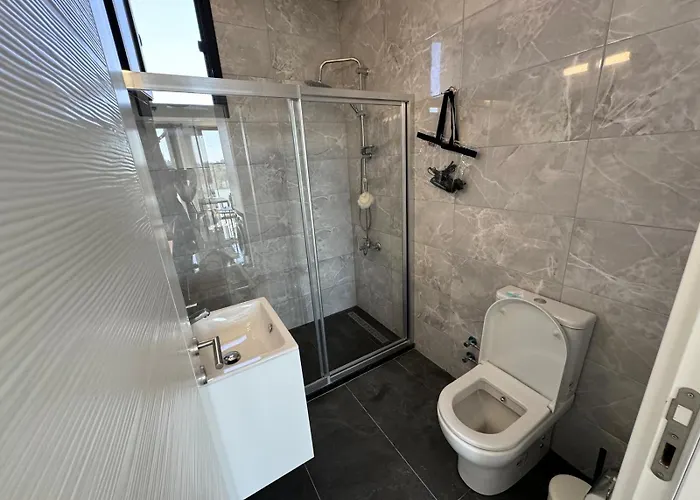 Penthouse In Lapta, A Cozy Coastal Retreat *