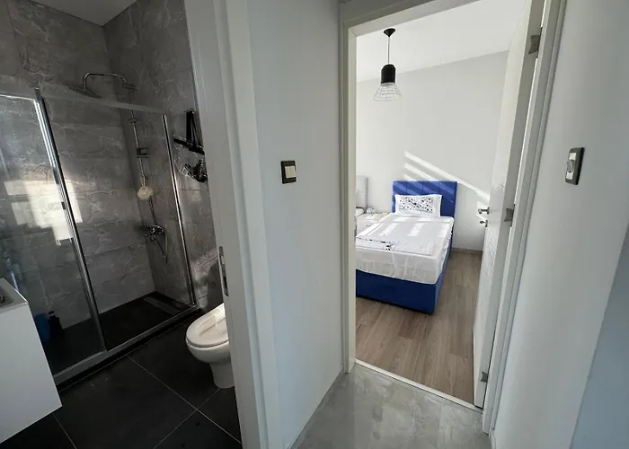 Penthouse In Lapta, A Cozy Coastal Retreat Appartamento