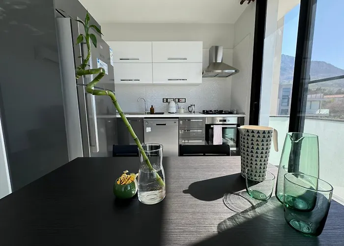 Penthouse In Lapta, A Cozy Coastal Retreat *