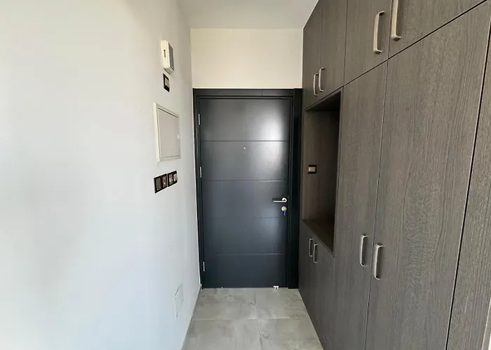 Penthouse In Lapta, A Cozy Coastal Retreat Appartamento