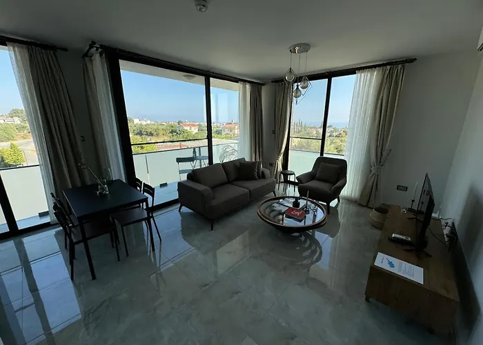 Penthouse In Lapta, A Cozy Coastal Retreat Appartamento *