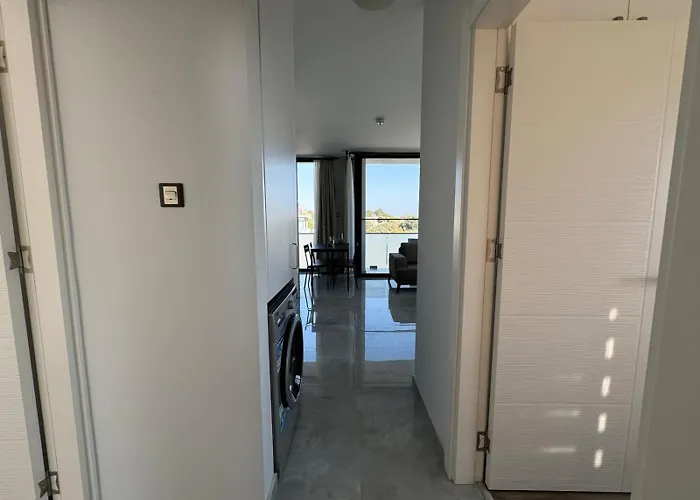 Penthouse In Lapta, A Cozy Coastal Retreat