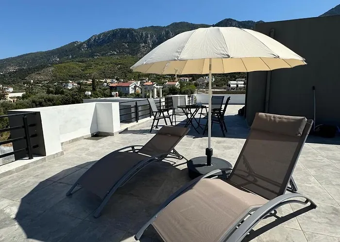 Appartamento Penthouse In Lapta, A Cozy Coastal Retreat